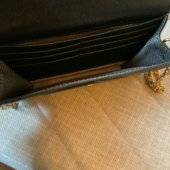 Black clutch with removable gold chain - Picture 5 of 5